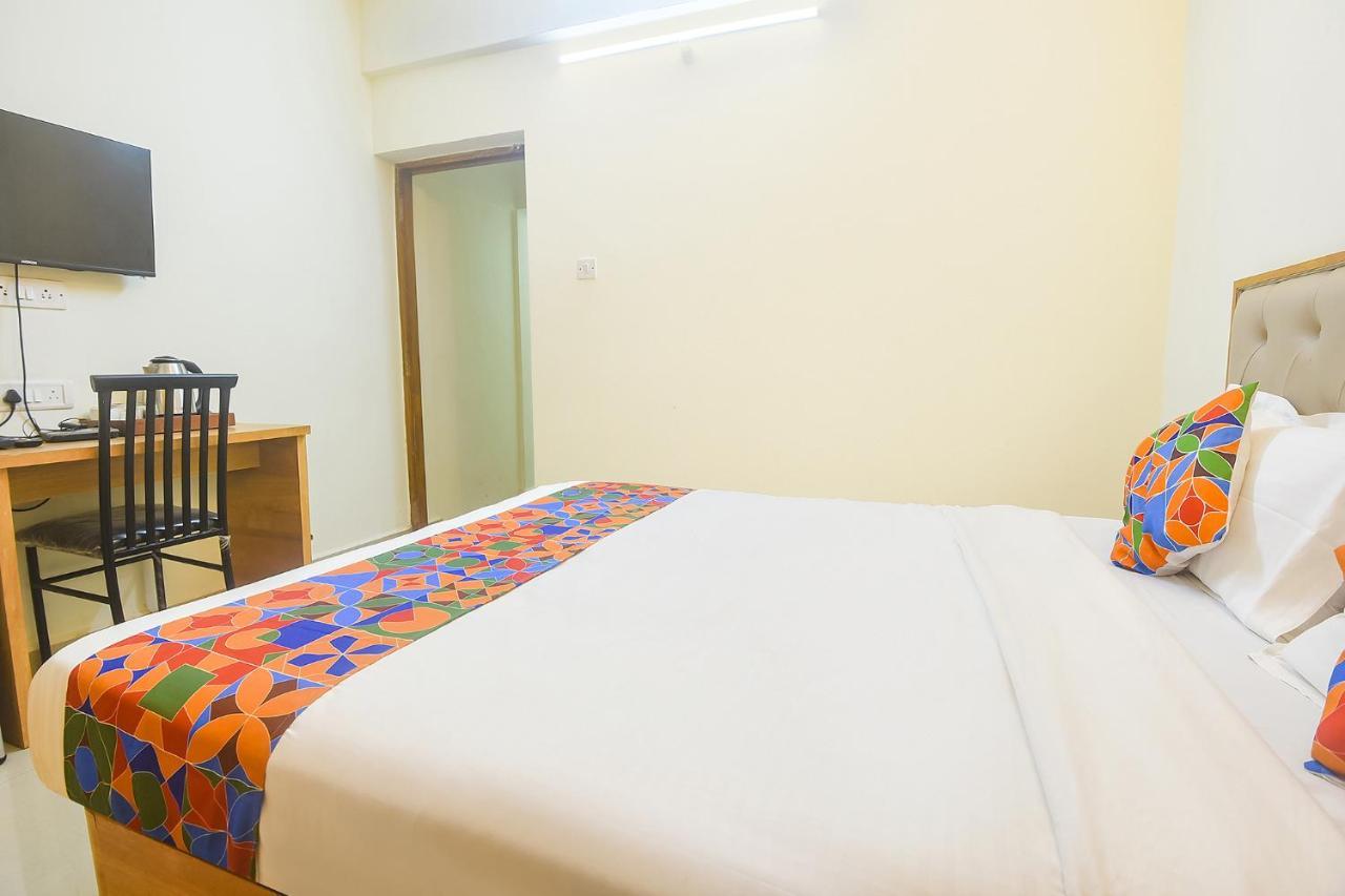 Fabexpress De Classio With Pool - Nr Candolim Beach Hotel Buitenkant foto