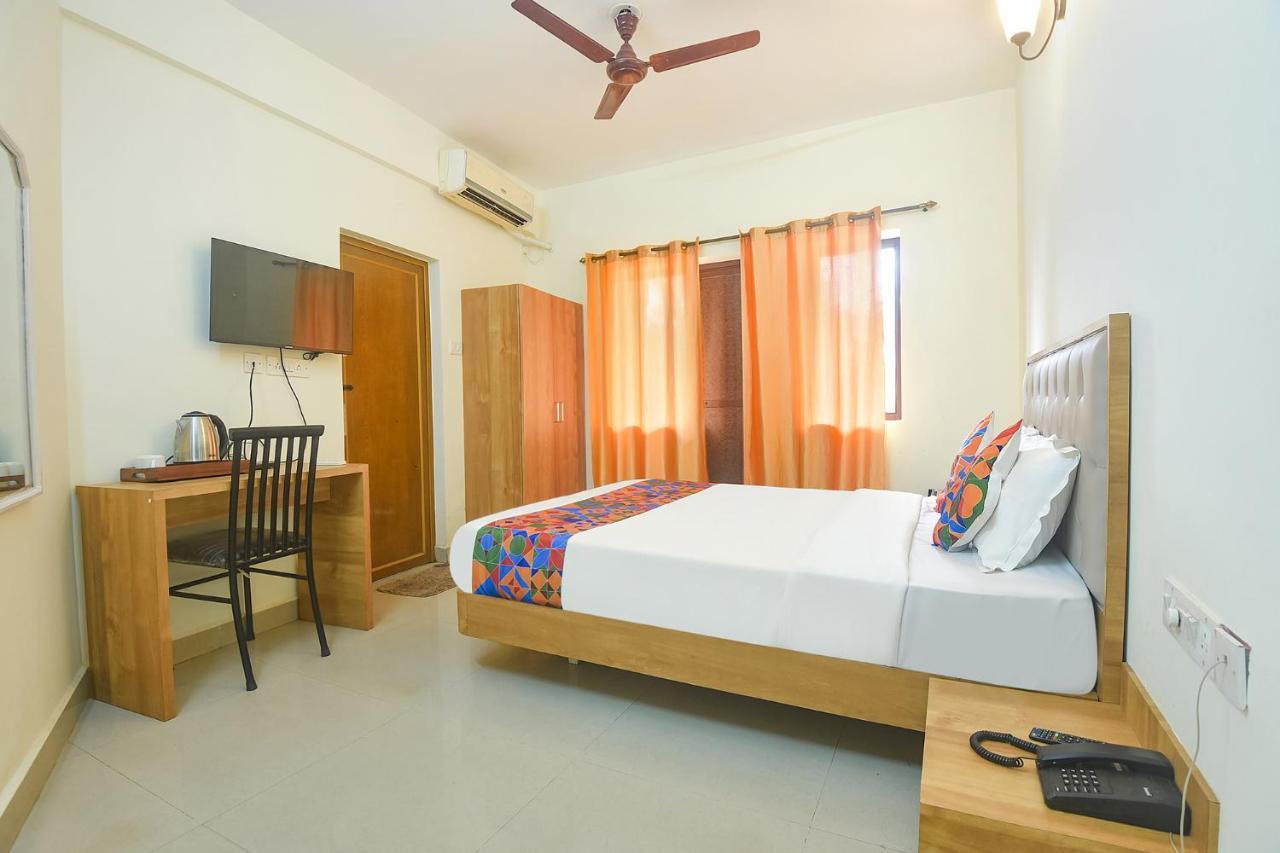 Fabexpress De Classio With Pool - Nr Candolim Beach Hotel Buitenkant foto