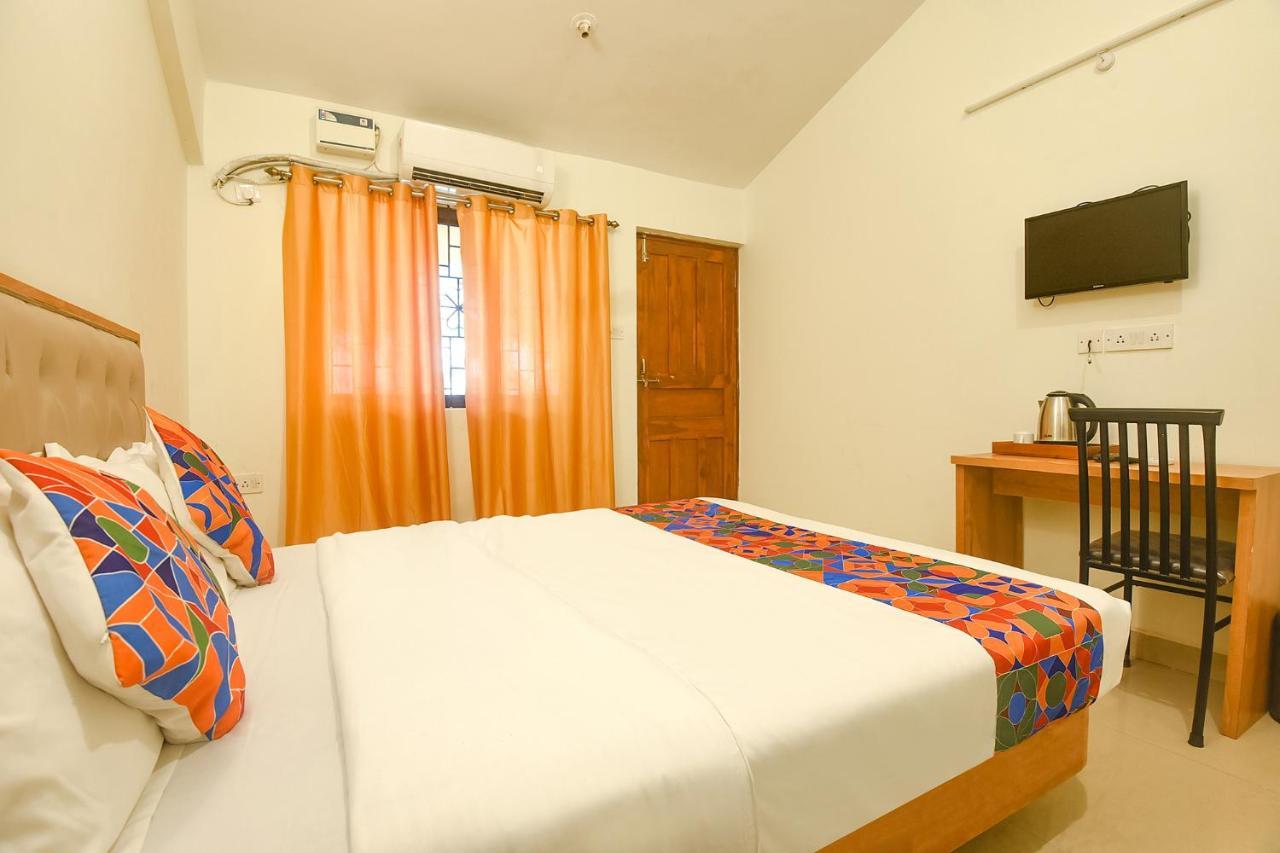 Fabexpress De Classio With Pool - Nr Candolim Beach Hotel Buitenkant foto