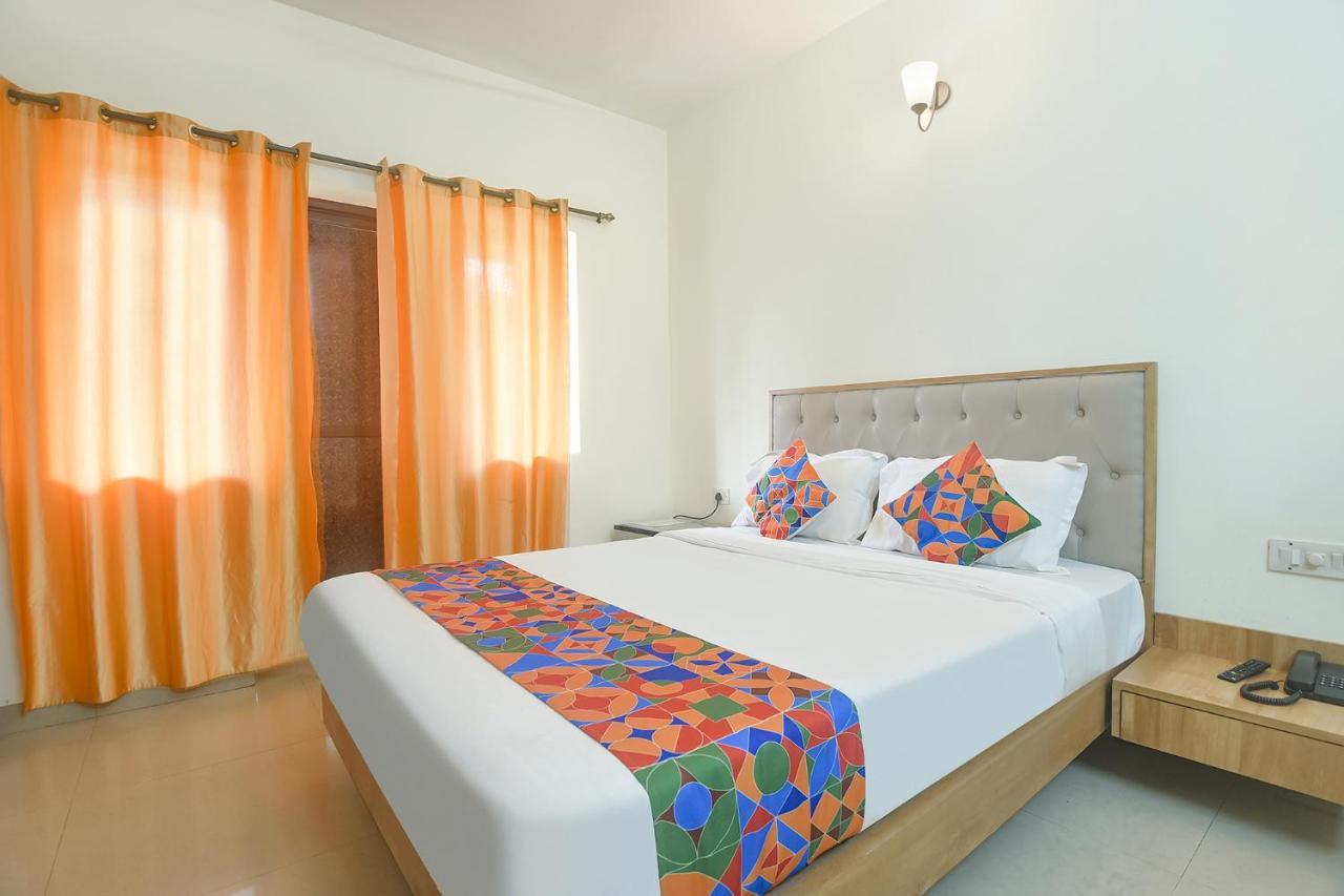 Fabexpress De Classio With Pool - Nr Candolim Beach Hotel Buitenkant foto