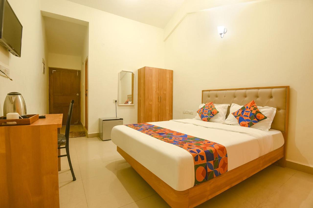 Fabexpress De Classio With Pool - Nr Candolim Beach Hotel Buitenkant foto
