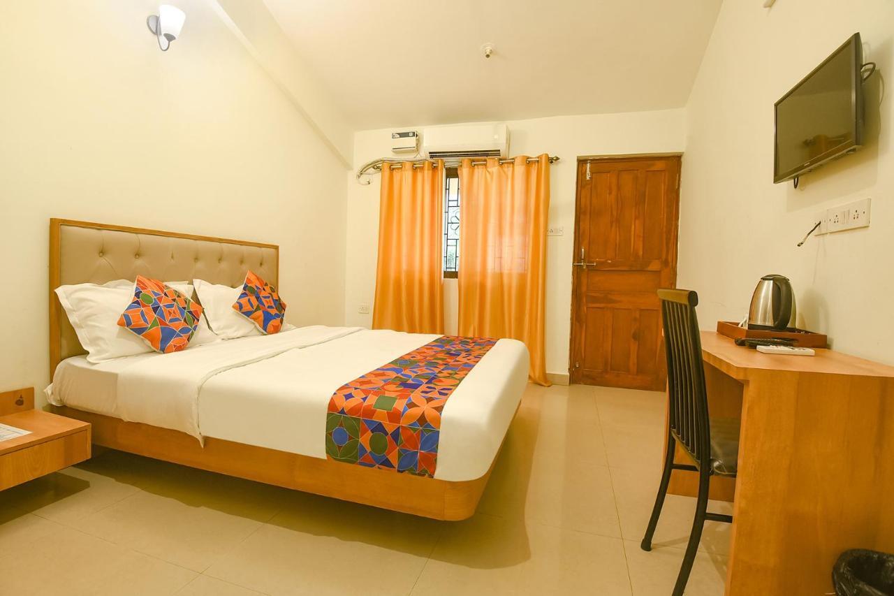 Fabexpress De Classio With Pool - Nr Candolim Beach Hotel Buitenkant foto